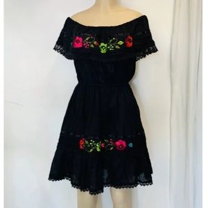 Mexican embroidered dress/ Dia De Los Muertos 💀